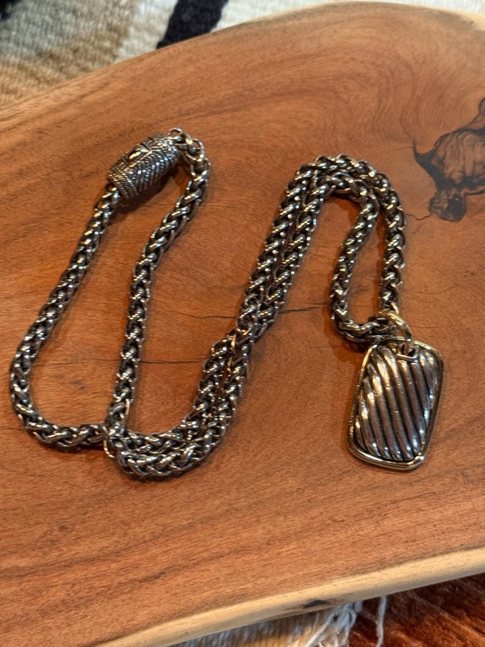 ✨ Unsigned Silver Tone Chain Necklace Textured Dog Tag Pendant Designer Inspired - Picture 7 of 7